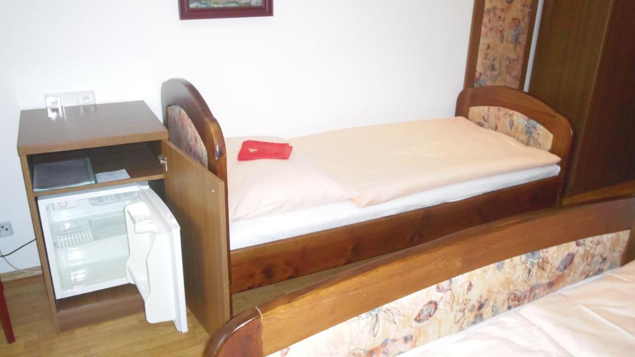 Pension Karolina Trnava 外观 照片
